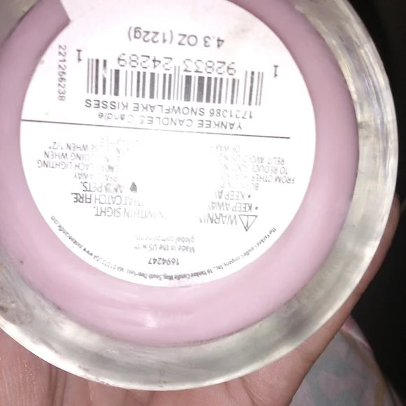 Yankee candle snowflakes kiss 4.3oz - Picture 3 of 3